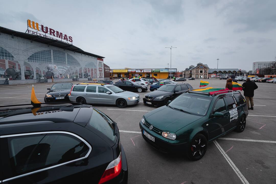 Autoentuziastų sveikinimas Kovo 11-osios proga