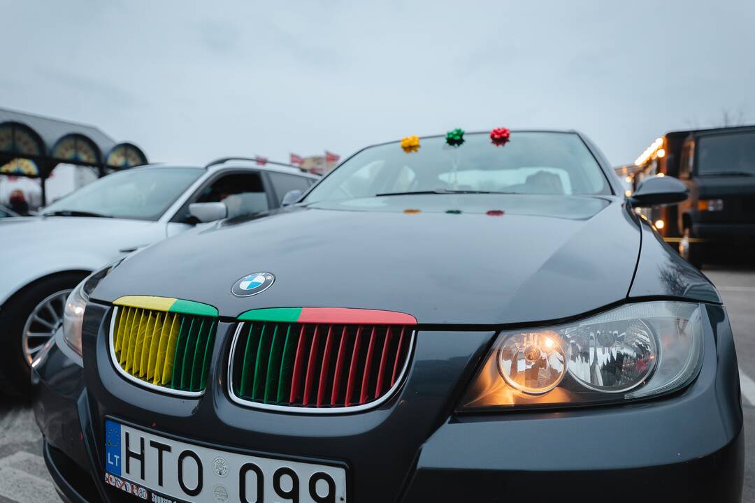 Autoentuziastų sveikinimas Kovo 11-osios proga
