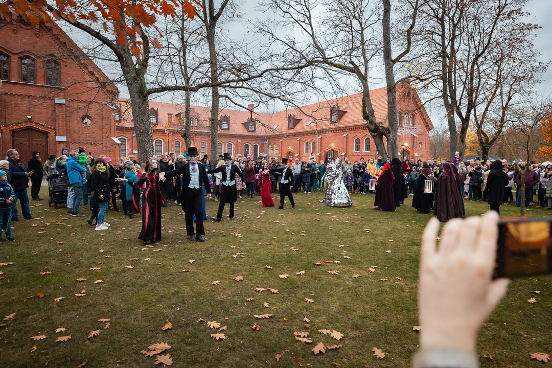 Pilies diena Raudondvaryje – su vėlių eisena