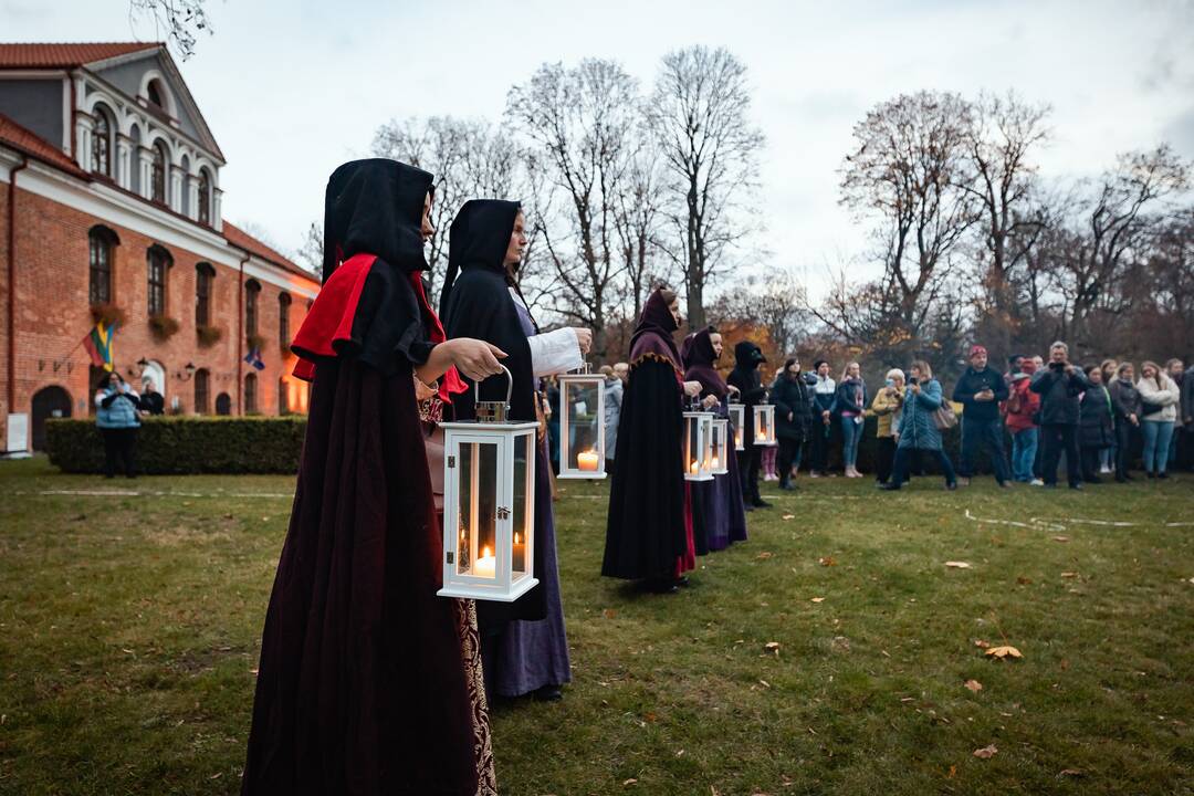 Pilies diena Raudondvaryje – su vėlių eisena