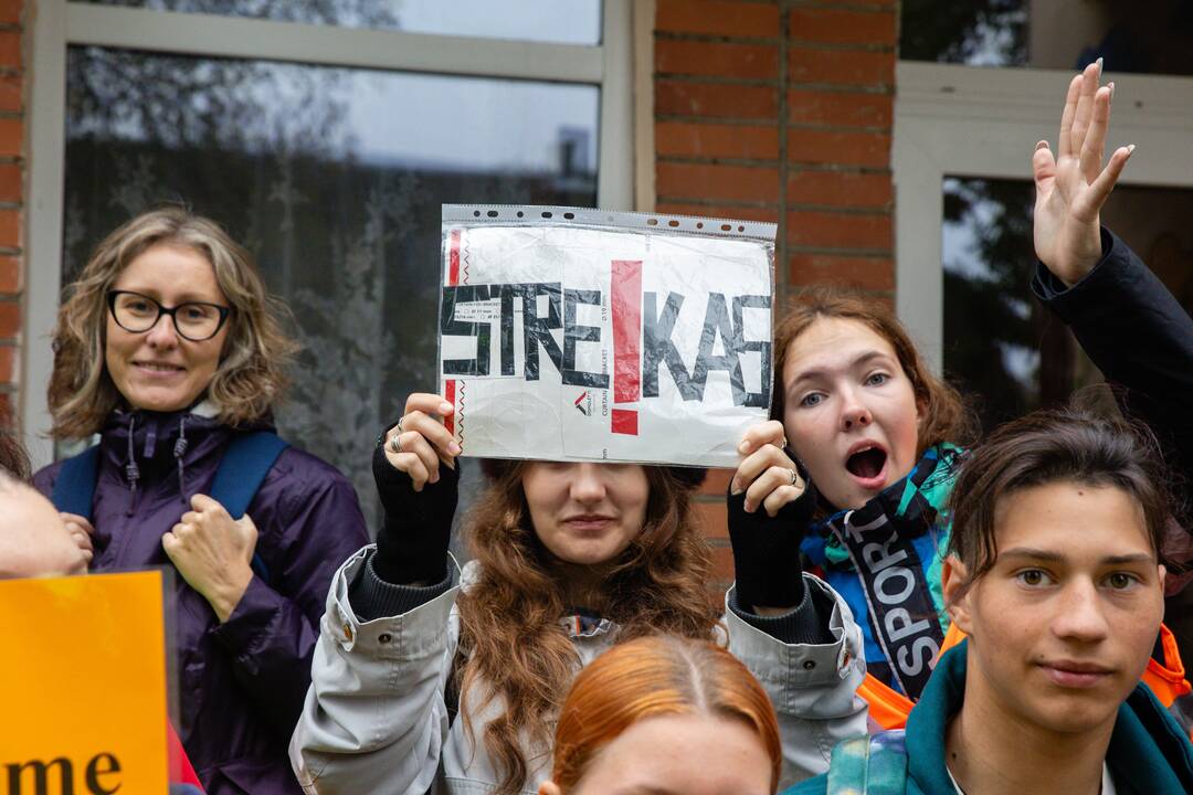 Mokytojų protesto eisena pėsčiomis iš Klaipėdos į Vilnių