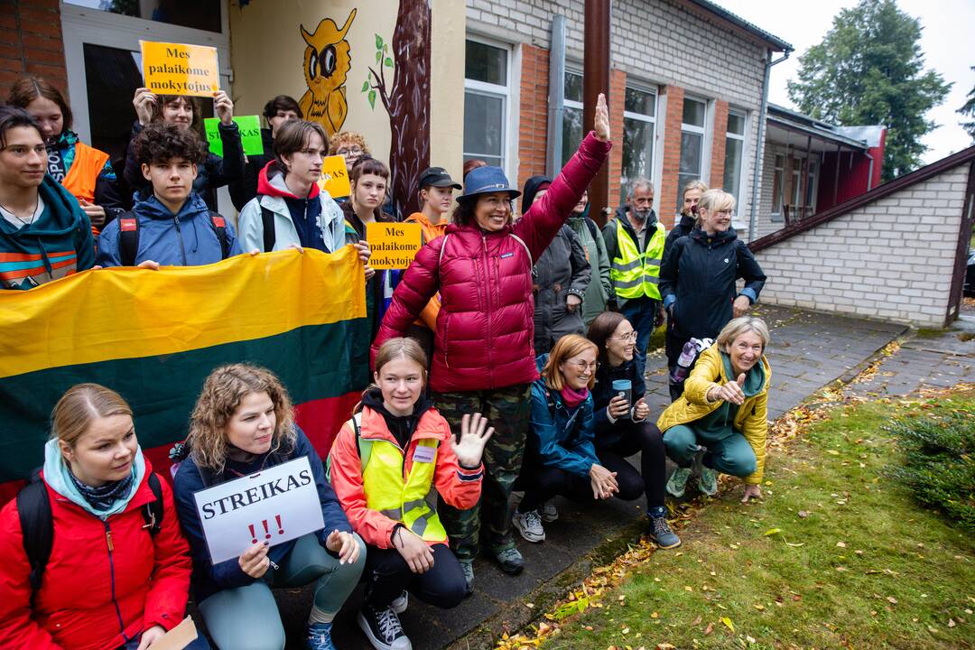 Mokytojų protesto eisena pėsčiomis iš Klaipėdos į Vilnių