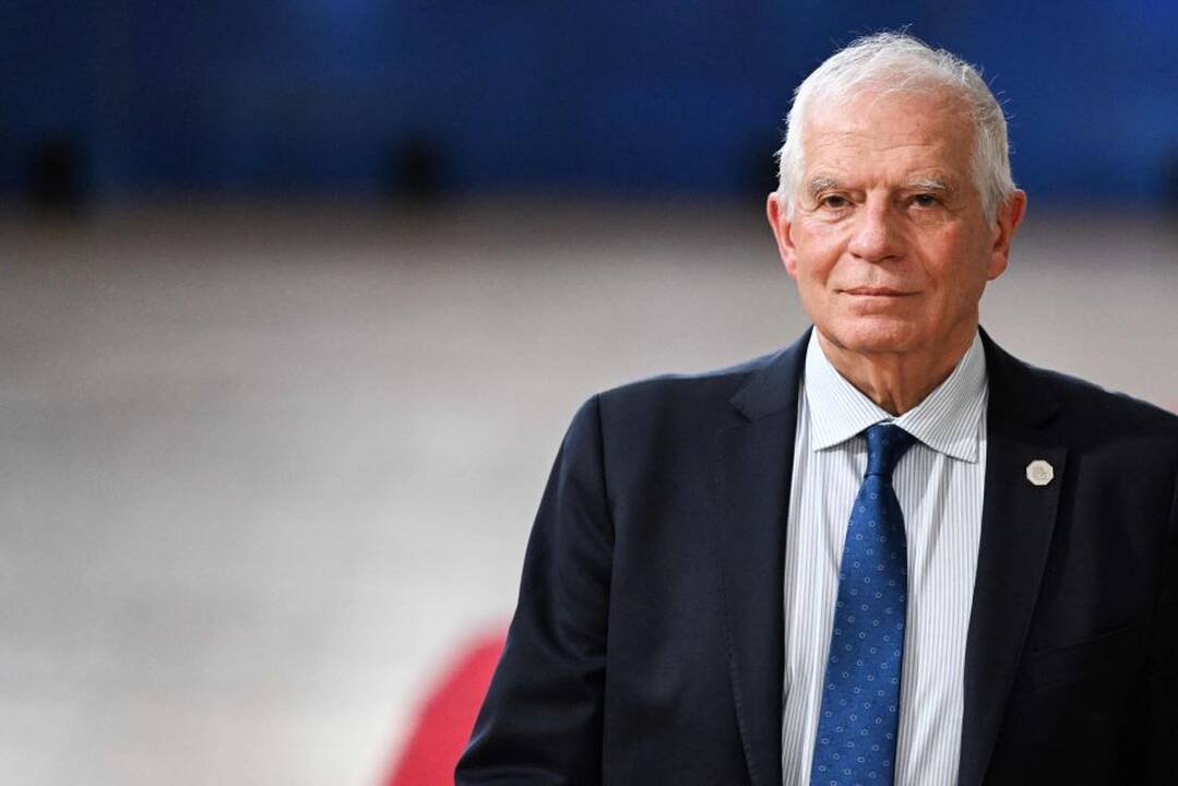 J. Borrellis pranešė vykstąs į Ukrainą