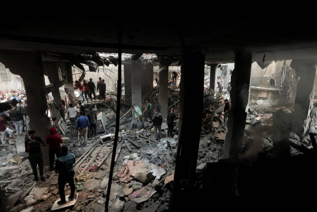 „Hamas“ ministerija kaltina Izraelį smogus pabėgėlių stovyklai, skelbia apie 82 aukas
