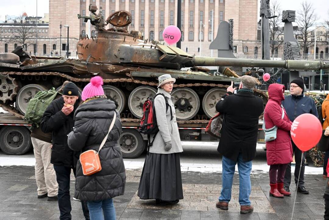 Maskva pareiškė protestą dėl Suomijoje demonstruojamo apgadinto rusų tanko
