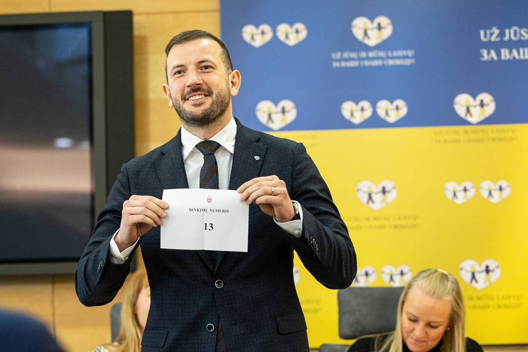 EP rinkimų politinių partijų numerių traukimas