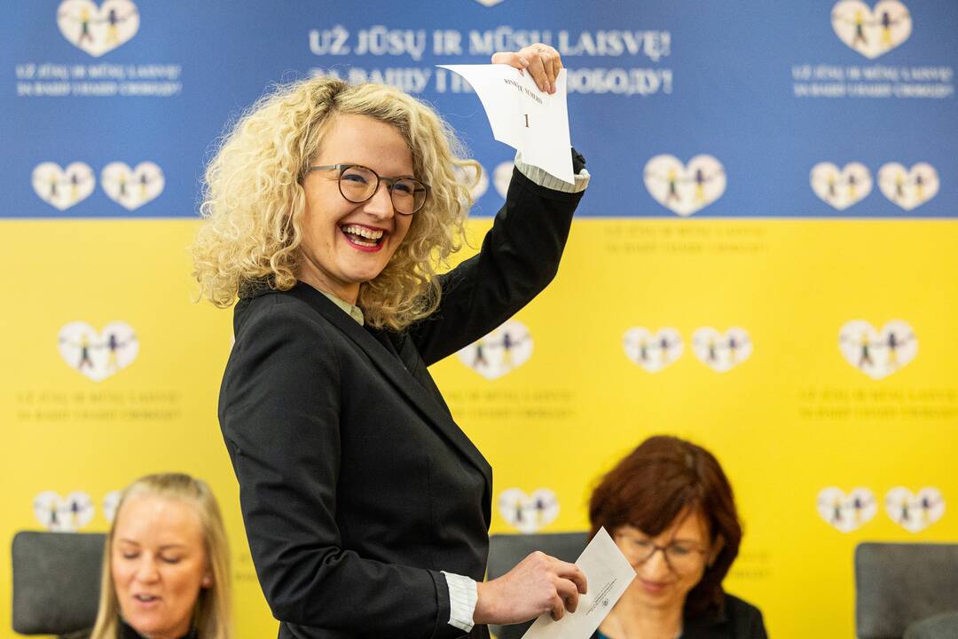 EP rinkimų politinių partijų numerių traukimas