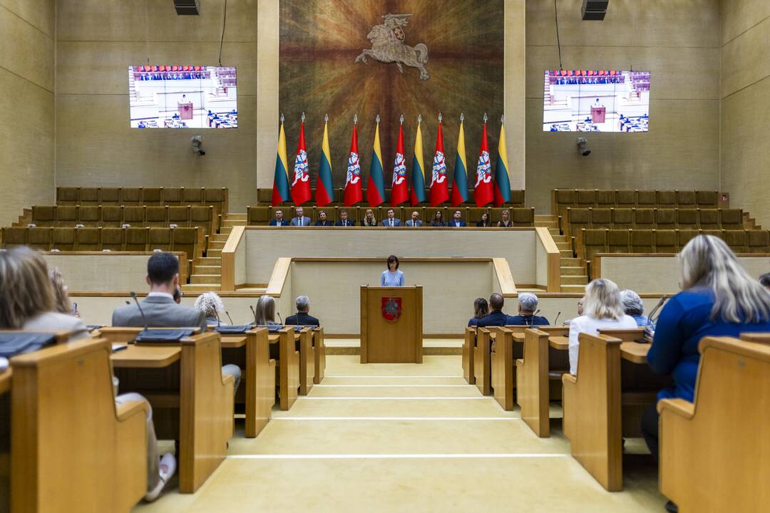 G. Nausėdai įteiktas Lietuvos Respublikos Prezidento pažymėjimas