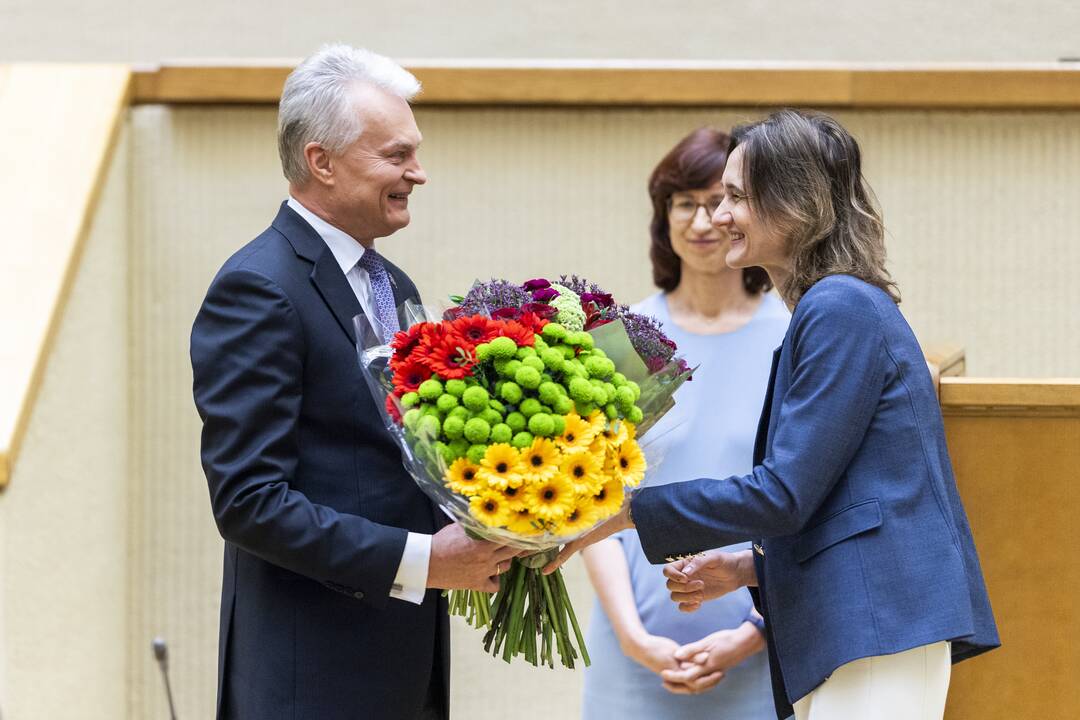 G. Nausėdai įteiktas Lietuvos Respublikos Prezidento pažymėjimas