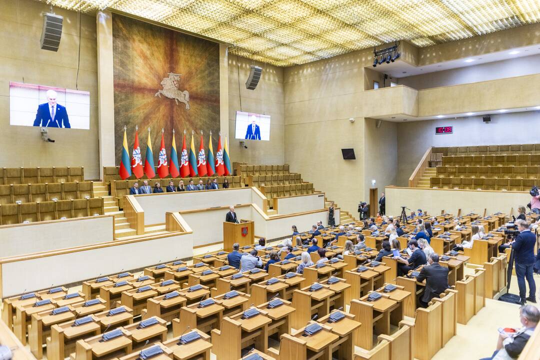 G. Nausėdai įteiktas Lietuvos Respublikos Prezidento pažymėjimas