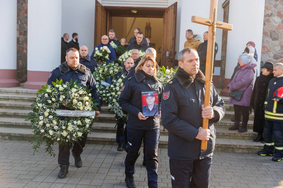 Gaisre žuvusio ugniagesio Rolando Venslauskio laidotuvės