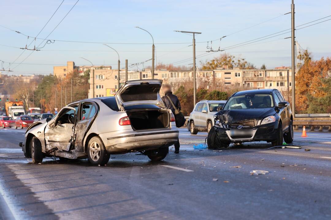 Kaune – automobilių avarijos ir spūstys