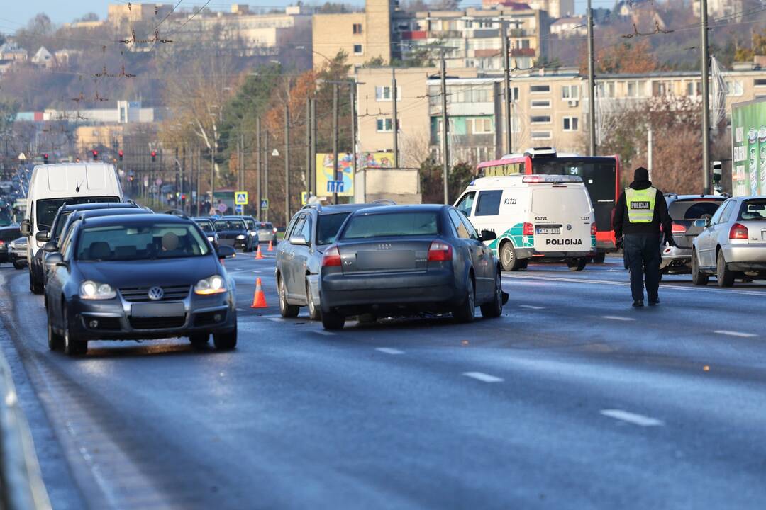 Kaune – automobilių avarijos ir spūstys