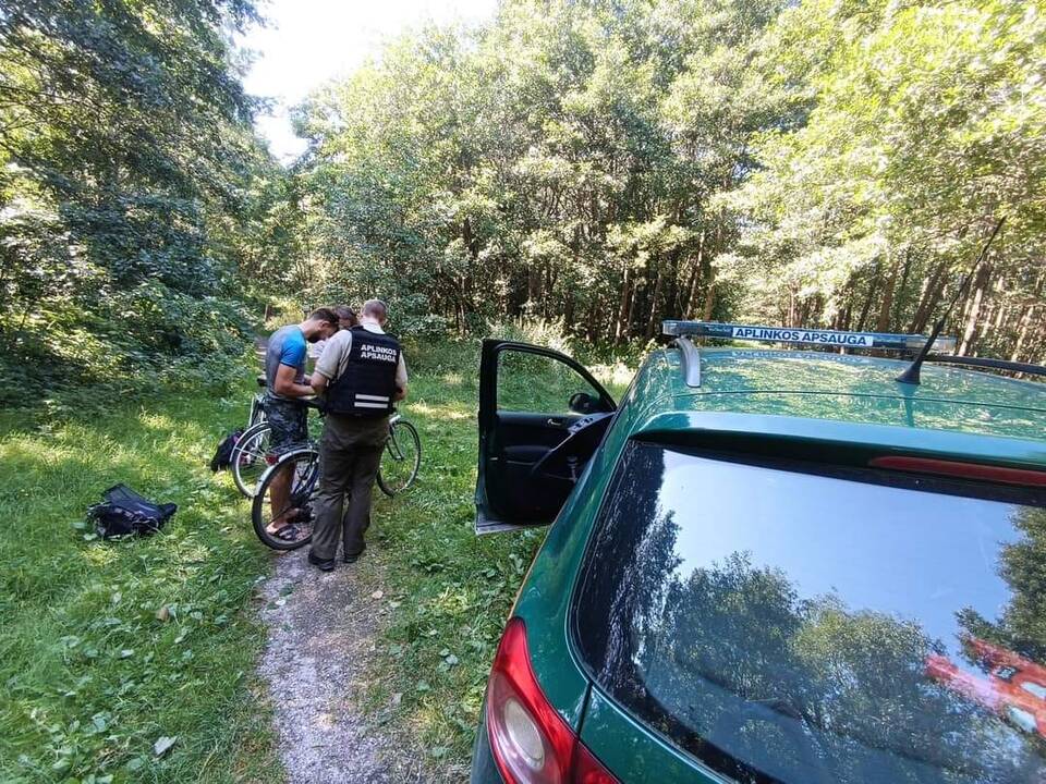 Patikrino: gamtos sergėtojams į Plocio rezervatą teko kviesti policiją, kai pora poilsiautojų nusprendė pasiųsti aplinkosaugininkus tolėliau.