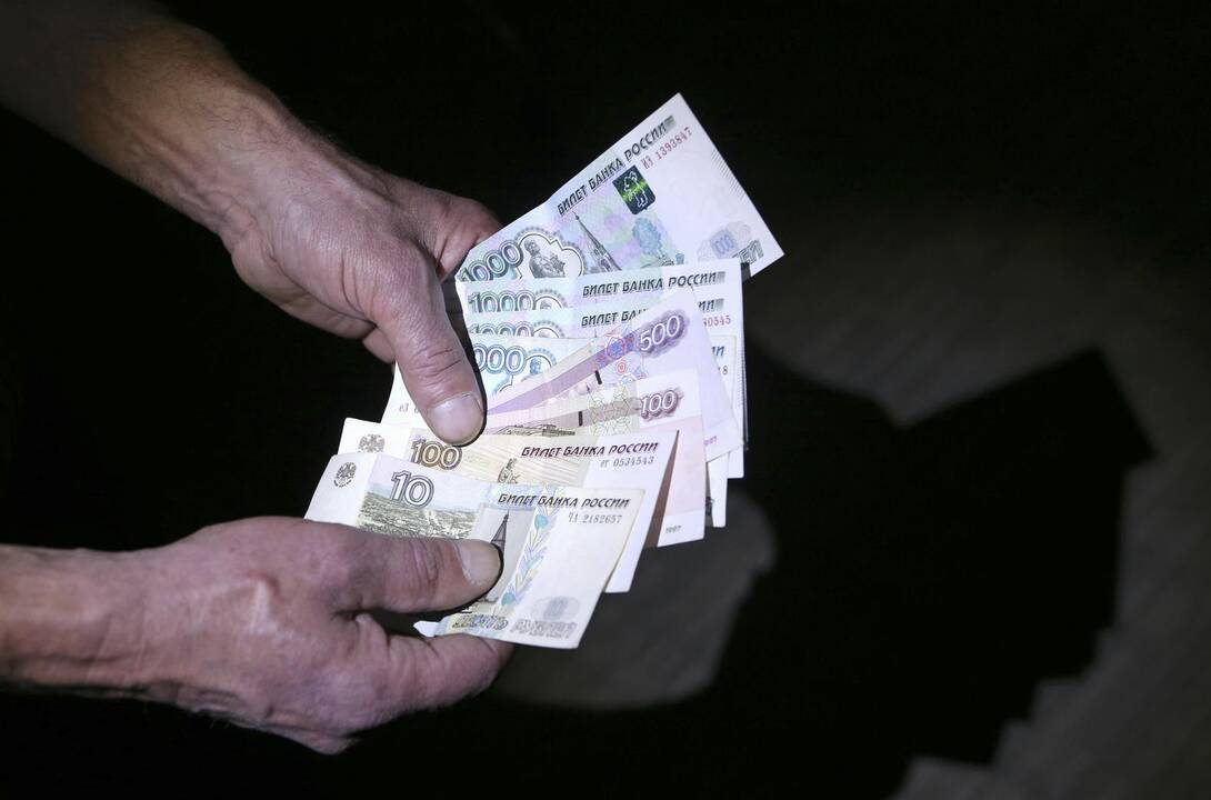 Rusijos centrinis bankas imsis veiksmų rinkoje smunkančiam rubliui apsaugoti