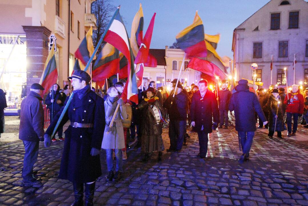 Tradicija: dvejus metus iš eilės Klaipėdos krašto prijungimo prie Lietuvos metines klaipėdiečiai minėjo eitynėmis su deglais.