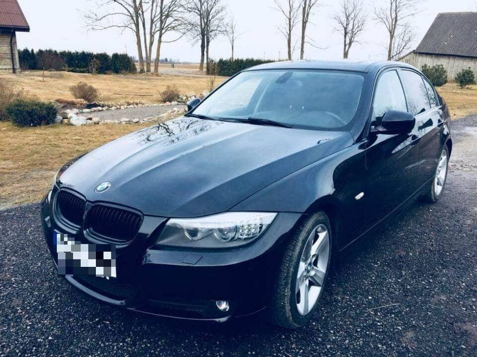 Raseinių rajone apvogtas BMW: pagrobtas net vairas