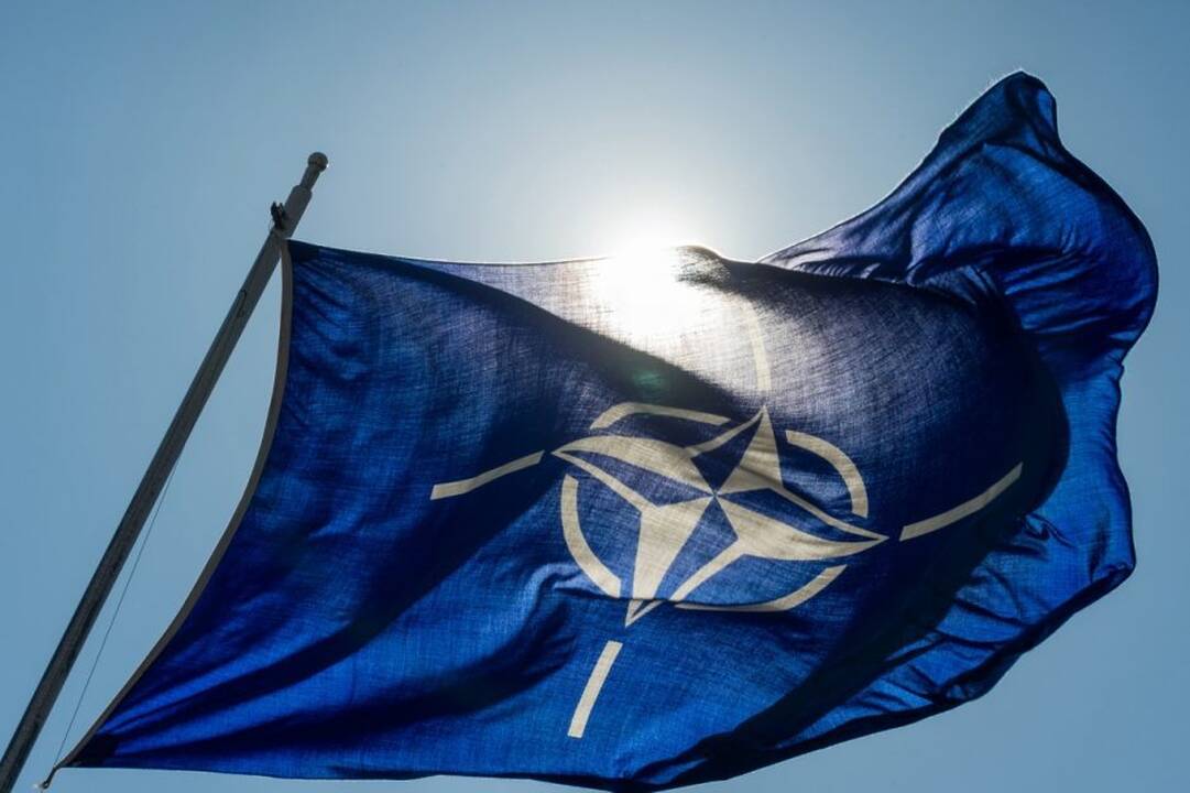 Minint pirmąsias Rusijos invazijos metines, NATO reiškia paramą Ukrainai
