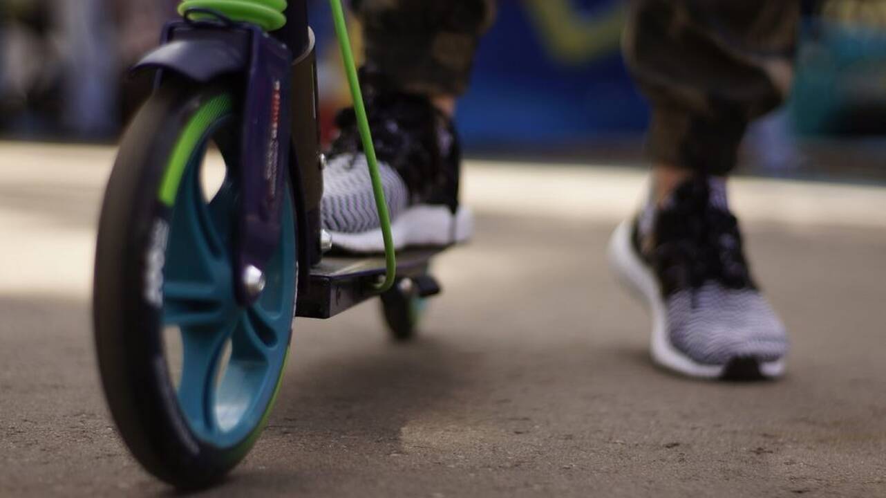 Panevėžyje įkraunamas paspirtukas virto ugnies fakelu: apdegė butas