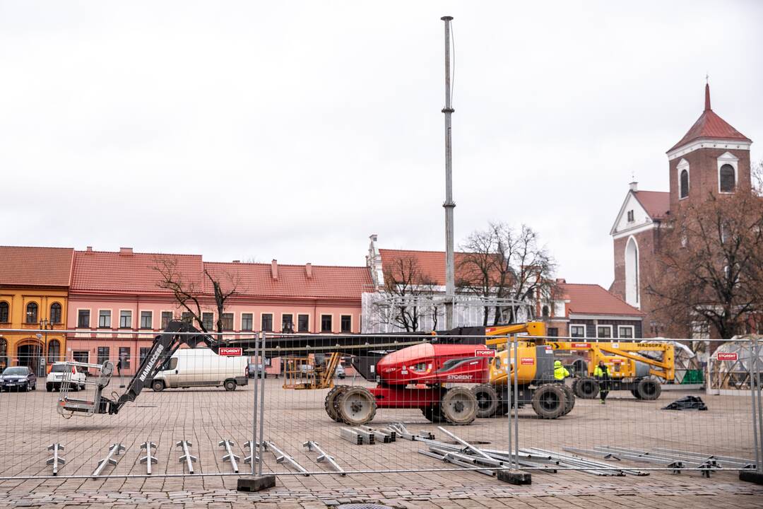 Kauno kalėdinės eglutės montavimo darbai įgauna pagreitį