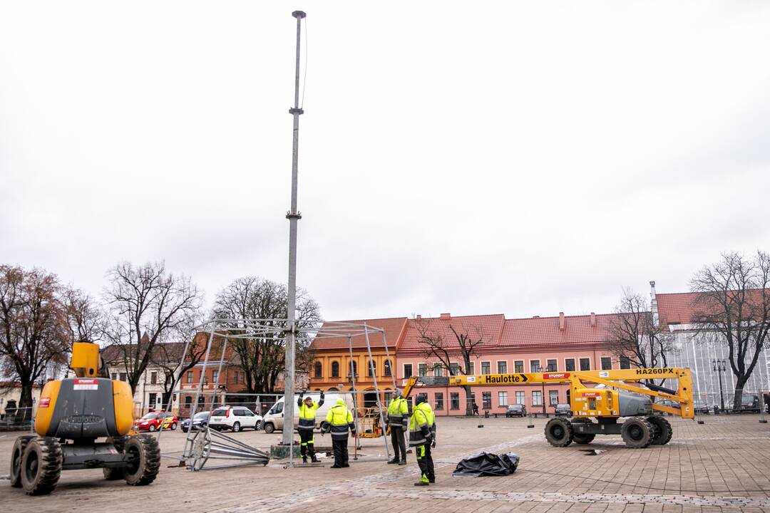 Kauno kalėdinės eglutės montavimo darbai įgauna pagreitį