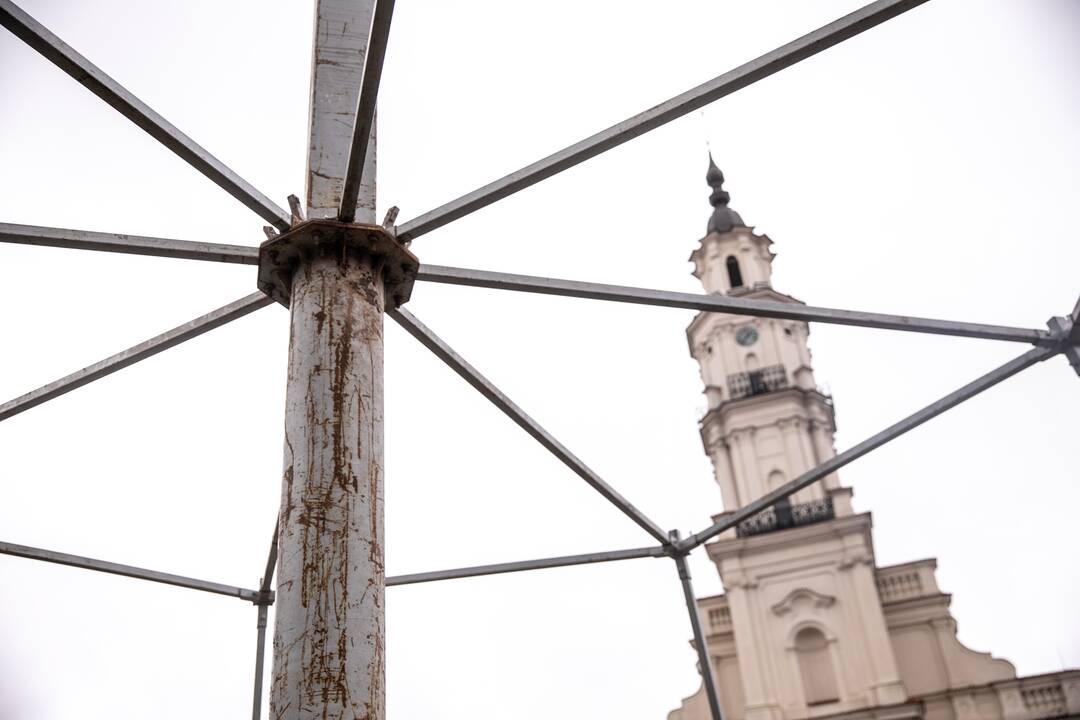 Kauno kalėdinės eglutės montavimo darbai įgauna pagreitį