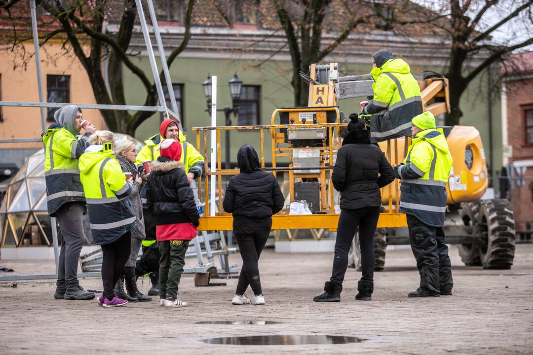 Kauno kalėdinės eglutės montavimo darbai įgauna pagreitį