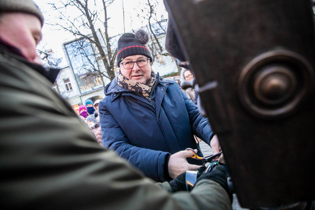 Prie „Romuvos“ atidengta K. Balčiūno skulptūra „Pirmas filmas“