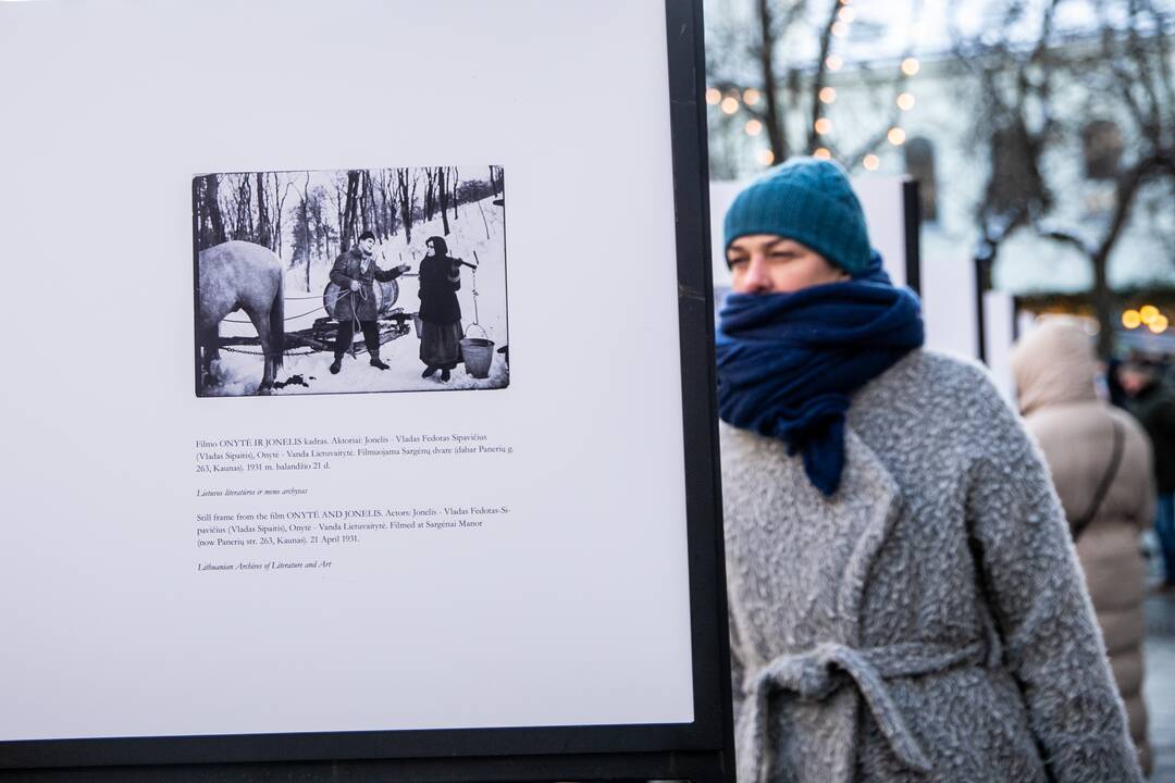 Prie „Romuvos“ atidengta K. Balčiūno skulptūra „Pirmas filmas“