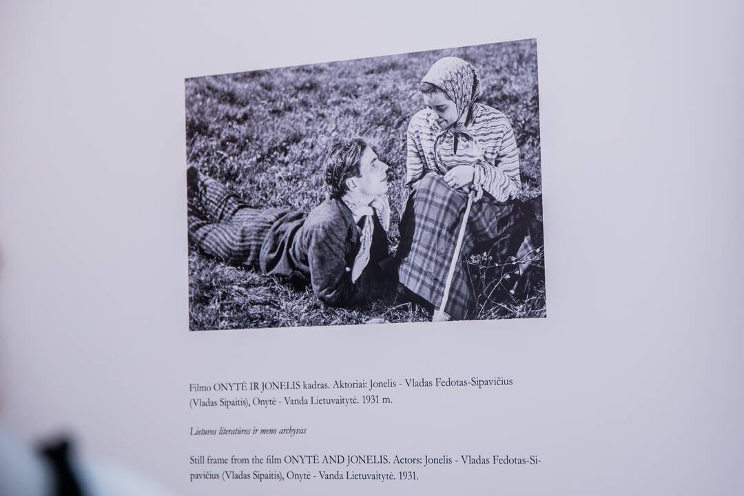 Prie „Romuvos“ atidengta K. Balčiūno skulptūra „Pirmas filmas“