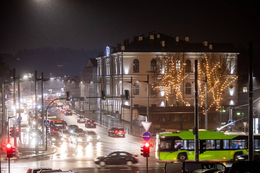 Kalėdinės dekoracijos papuošė Kauną