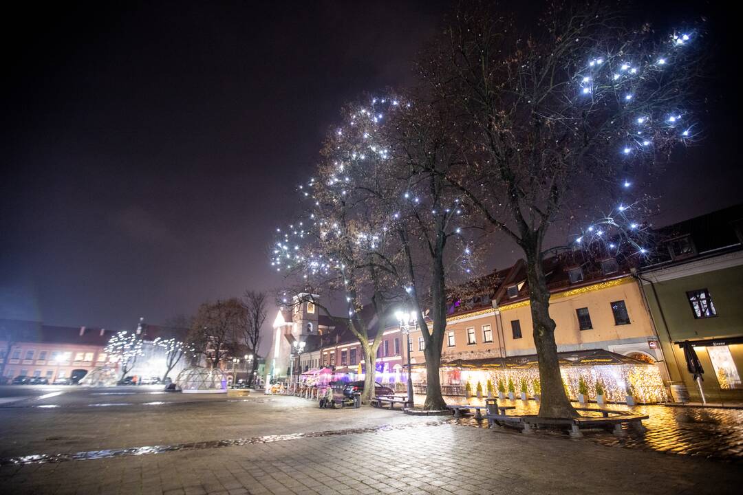 Kalėdinės dekoracijos papuošė Kauną