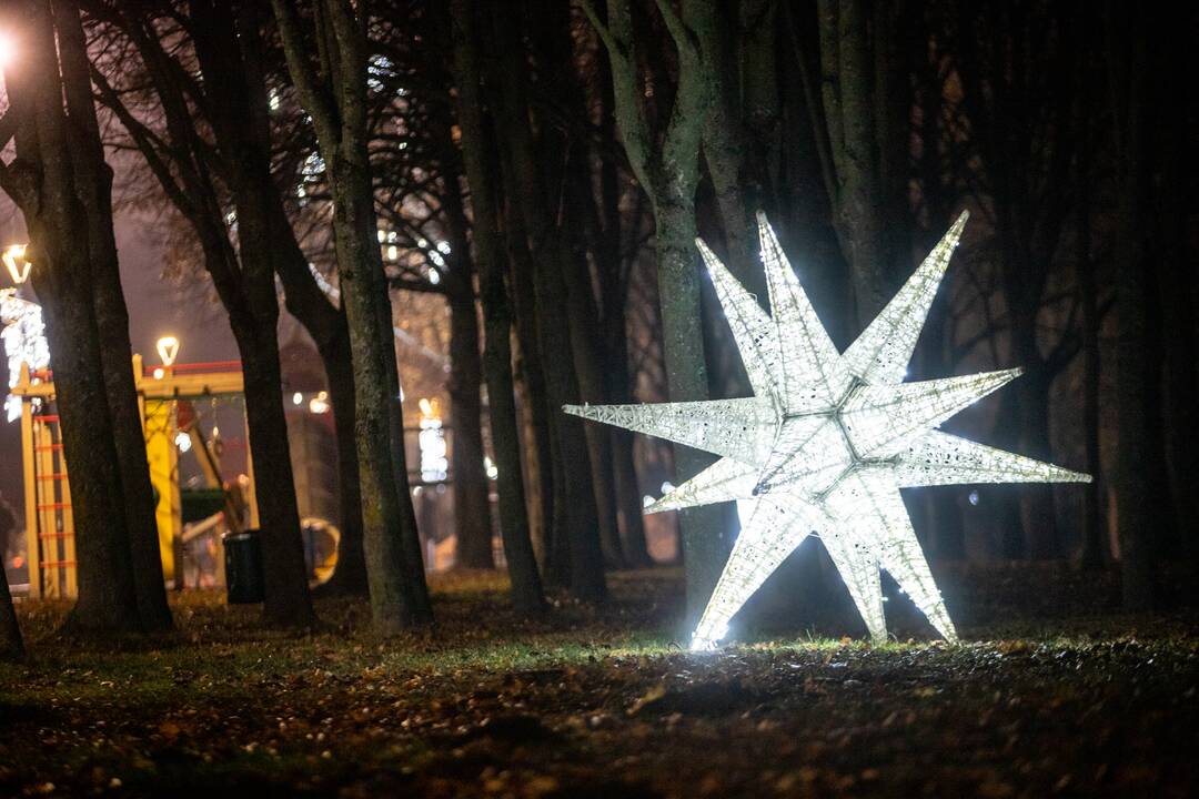 Kalėdinės dekoracijos papuošė Kauną