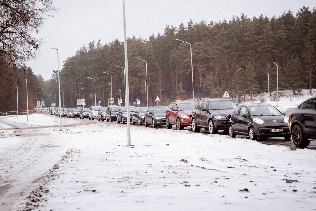 Eilės prie mobilaus testavimo punkto muša rekordus