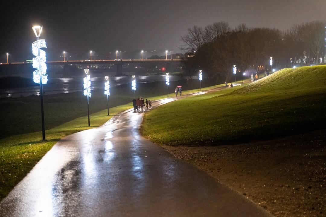 Kalėdinės dekoracijos papuošė Kauną