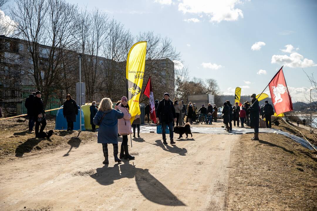 Protesto akcija Kaune „Išvyniok Kauno valdžios dovaną Šančiams“ 