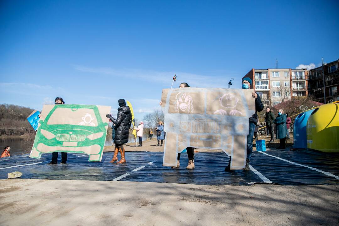 Protesto akcija Kaune „Išvyniok Kauno valdžios dovaną Šančiams“ 