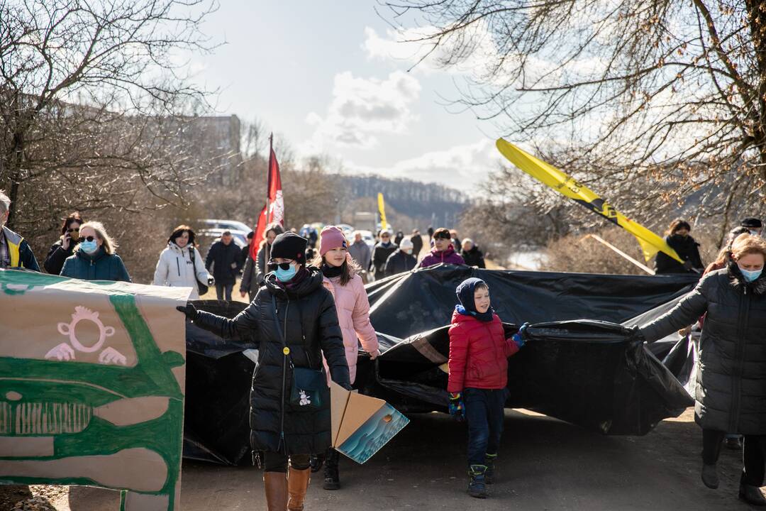 Protesto akcija Kaune „Išvyniok Kauno valdžios dovaną Šančiams“ 