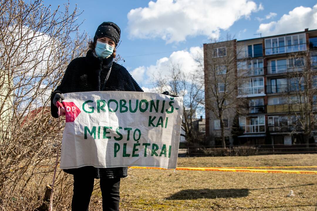 Protesto akcija Kaune „Išvyniok Kauno valdžios dovaną Šančiams“ 