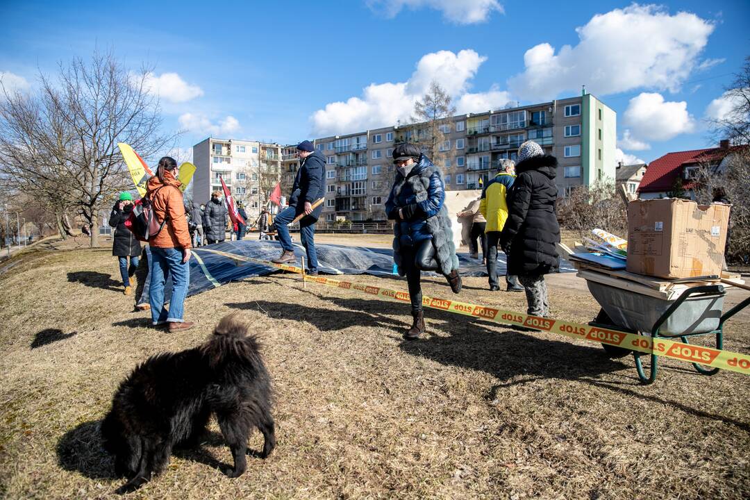 Protesto akcija Kaune „Išvyniok Kauno valdžios dovaną Šančiams“ 