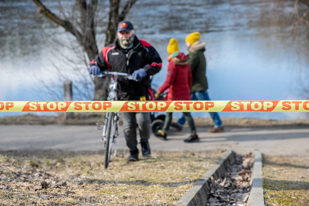 Protesto akcija Kaune „Išvyniok Kauno valdžios dovaną Šančiams“ 