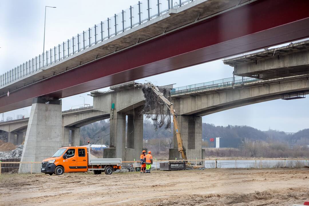 Nukrito vieno iš Kleboniškio tilto turėklai