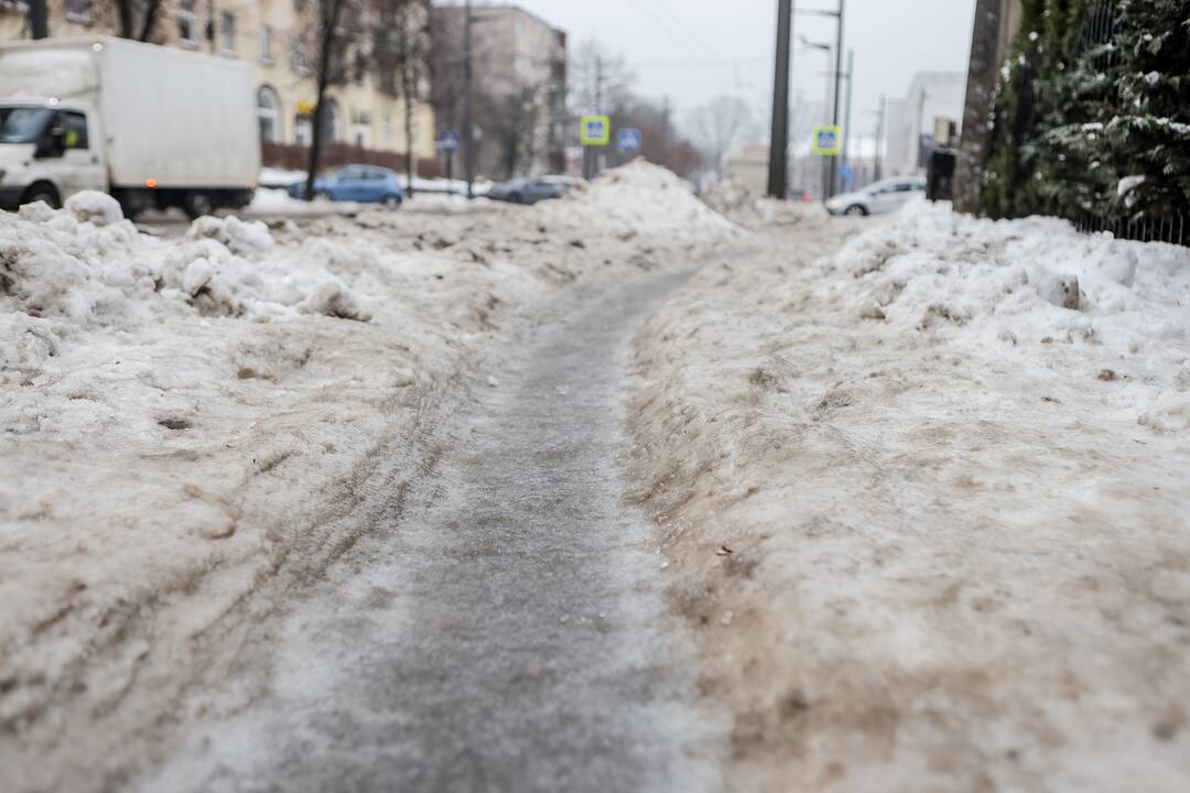 Eismo sąlygas Kaune sunkina plikledis 