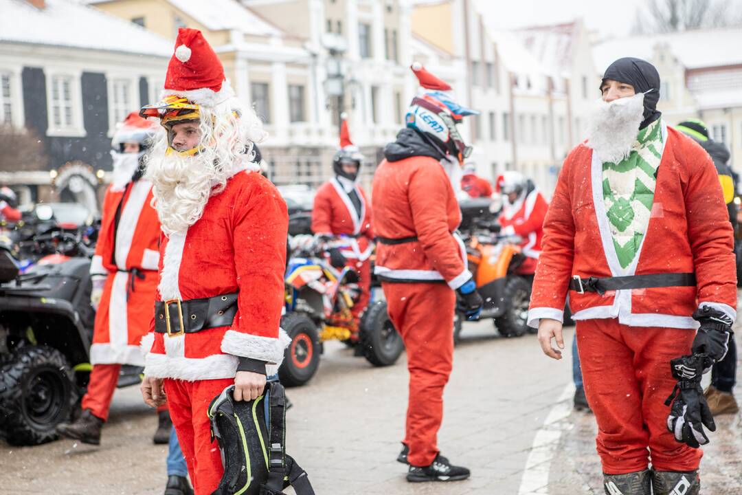 Ratuoti Kalėdų Seneliai aplankė Kauną