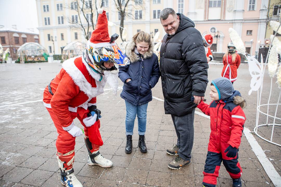 Ratuoti Kalėdų Seneliai aplankė Kauną