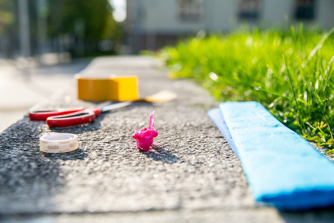 Kauniečiai ruošiasi kopimui į Parodos kalną Fluxus stiliumi