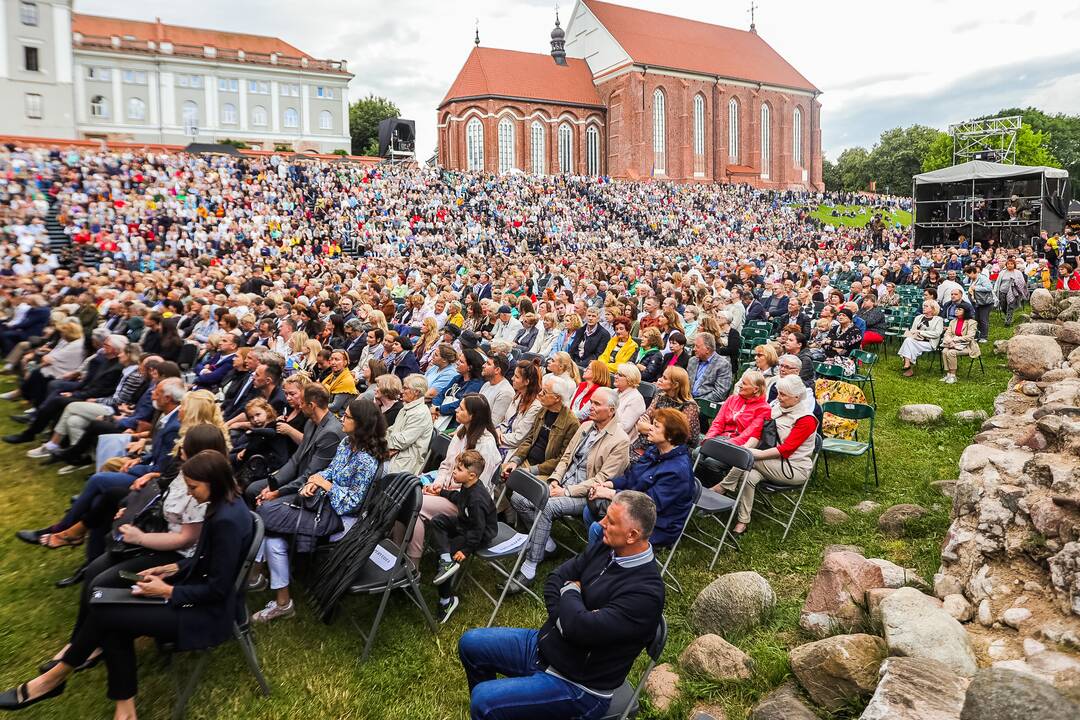 Kauno pilies papėdėje kauniečius subūrė operetė ir „Tautiška giesmė“