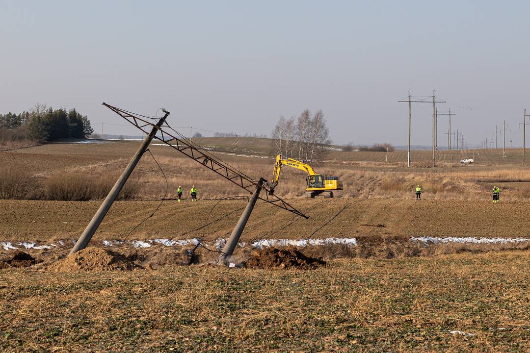 Elektros perdavimo linijos Kruonio HAE–Sovetskas atramų demontavimo darbai