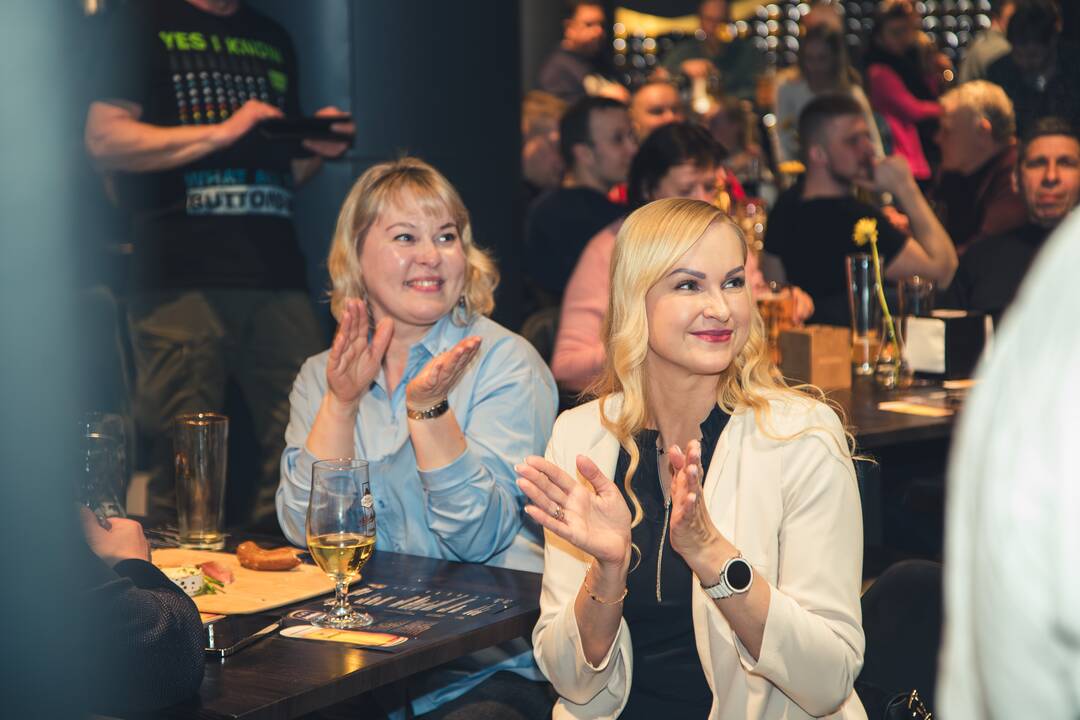 Akcentas: kiekviena bavariška šventė prasideda nuo gėrimo statinės atidarymo.