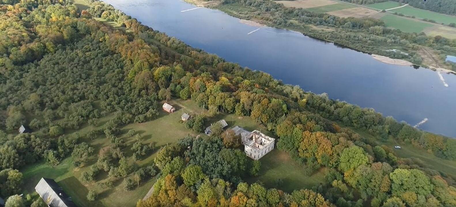Žemosios Panemunės dvaras.